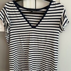 WHITE EHOUSE BLACK MARKET TEE